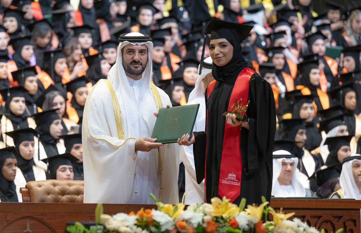سلطان بن أحمد القاسمي يشهد حفل تخريج طالبات جامعة الشارقة 1 سلطان بن أحمد القاسمي يشهد حفل تخريج طالبات جامعة الشارقة