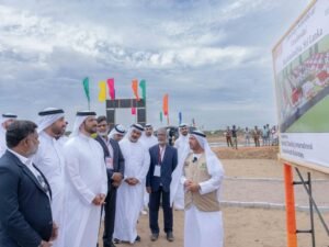 سلطان بن أحمد القاسمي يضع حجر أساس قرية "الريح المرسلة" ويدشن العيادة الطبية المتنقلة في سريلانكا